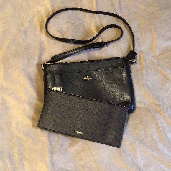 Coach purse - Picture 2 of 2